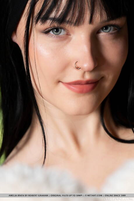 Met Art are proud to present you with a free photos featuring Amelia Riven demonstrating sexy form