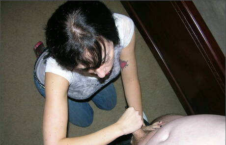 True Amateur Models offers a free photo gallery with Frankie in jerks off dick